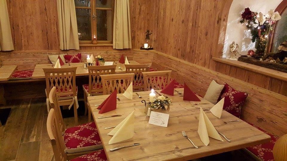Gasthof Erzherzog Rainer - Zimmer Und Ferienwohnung Kössen Exterior foto